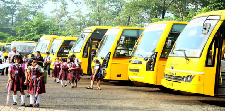 സ്കൂൾ ബസ് ഡ്രൈവർമാർക്ക് പൊലീസ് ക്ലിയറൻസ് നിർബന്ധം: ഡിജിപി fe-image-school-bus