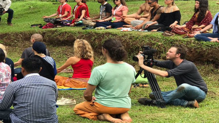 യോഗാ ടൂർ ലോകശ്രദ്ധ നേടുന്നു : ഫ്രഞ്ച് ടി വി സംഘം കേരളത്തിൽ french-tv