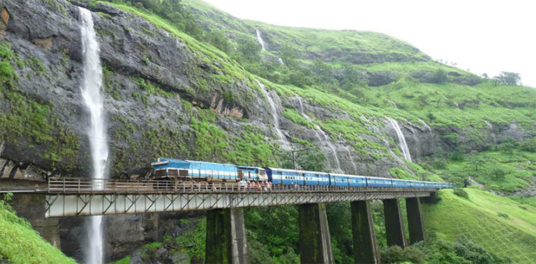 ചൂളം വിളിച്ച് മഴയ്ക്കൊപ്പമൊരു തീവണ്ടി യാത്ര konkan-ftrd