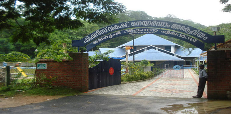 സഞ്ചാരികള്ക്ക് കാഴ്ച്ചയുടെ വിരുന്നൊരുക്കി നെയ്യാര് ഡാമിലെ നക്ഷത്ര അക്വേറിയം neyyar-dam-ftrd
