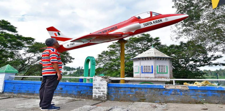 ആക്കുളം ടൂറിസ്റ്റ് വില്ലേജില് എയര്ഫോഴ്സിന്റെ കിരണ് എയര്ക്രാഫ്റ്റ് സ്ഥാപിച്ചു SURYA-KIRAN-FTRD