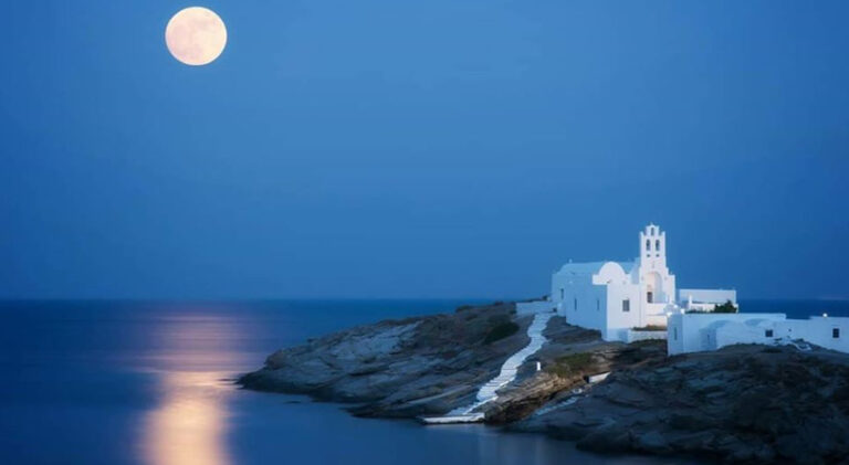 British tourists land in Greece in big numbers sifnos island greece